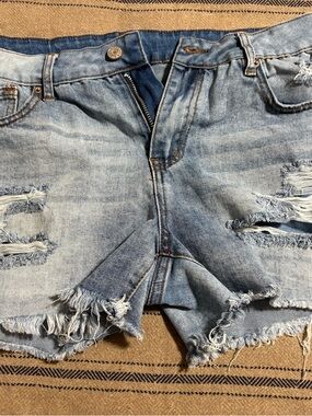 Distressed Denim Women’s Shorts - size Large